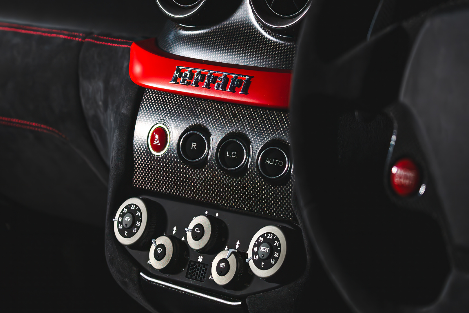 SMALL_XXT carbon centre console